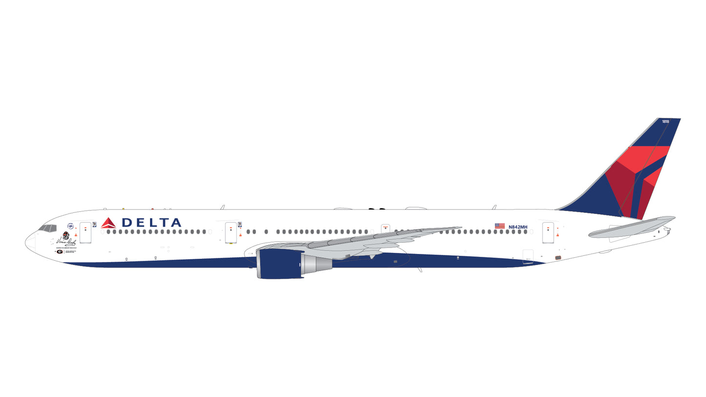 Pre-order 1:200 Delta Air Lines B767-400ER Gemini200