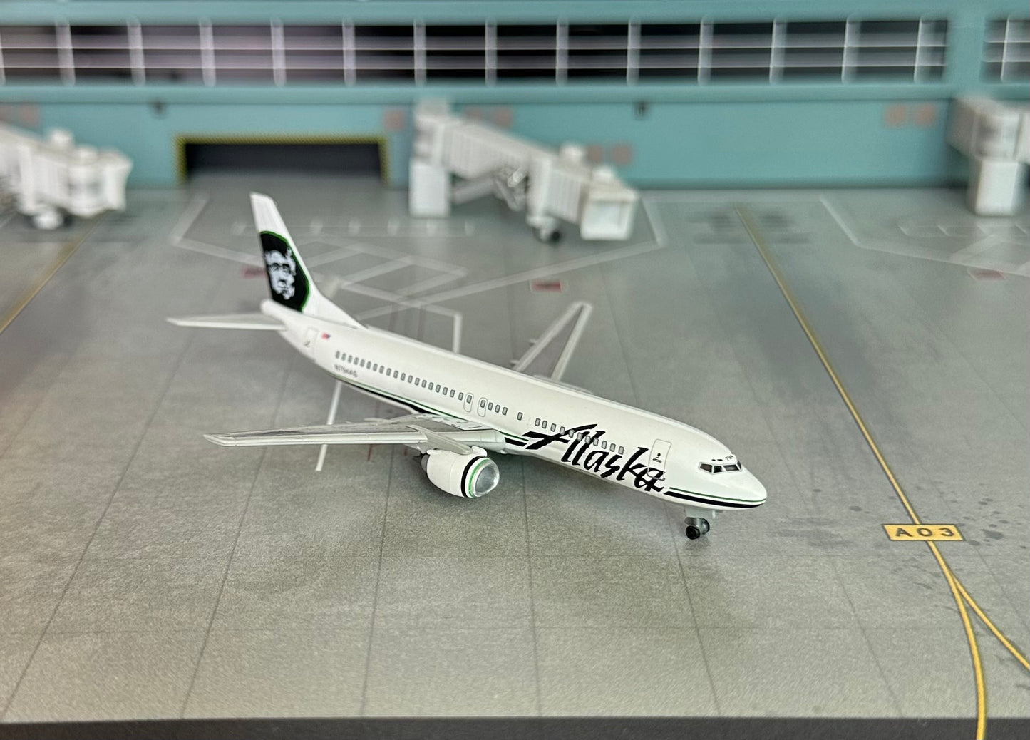1:400 Alaska Airlines B737-400 Dragon Wings