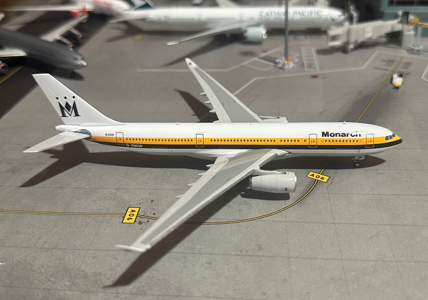 1:400 Monarch Airlines A330-200 Phoenix Models