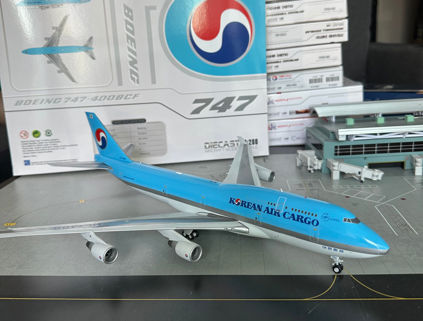 1:200 Korean Air Cargo B747-400BCF JC Wings