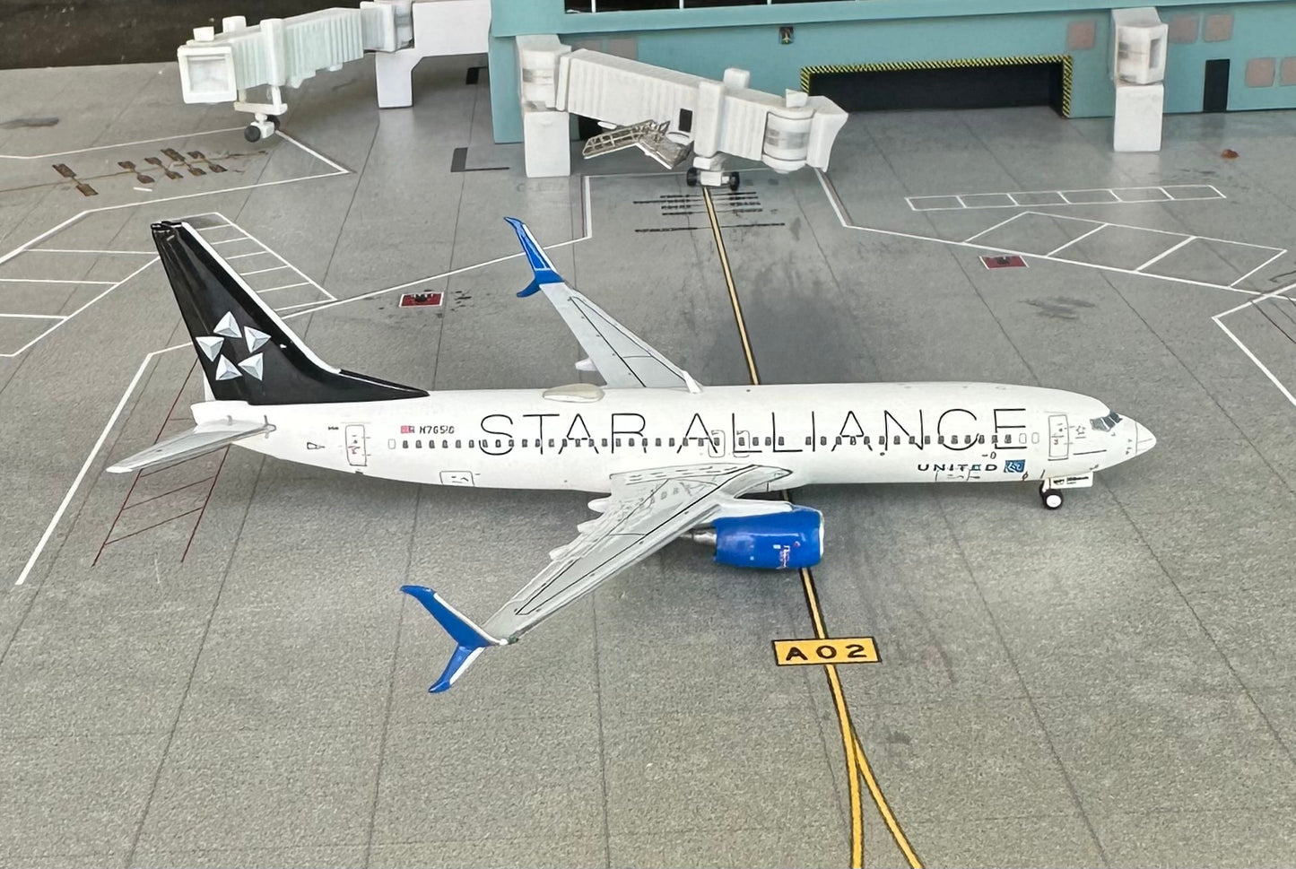 1:400 United Airlines B737-800 “Star Alliance” Gemini Jets