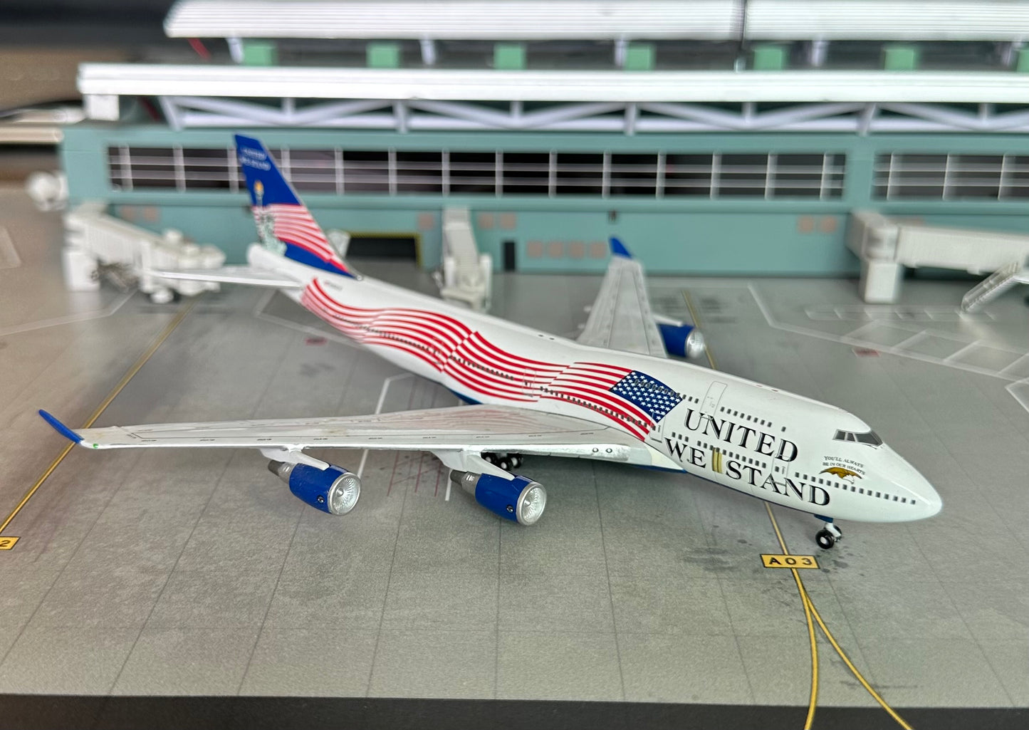 1:400 United We Stand B747-400 Gemini Jets