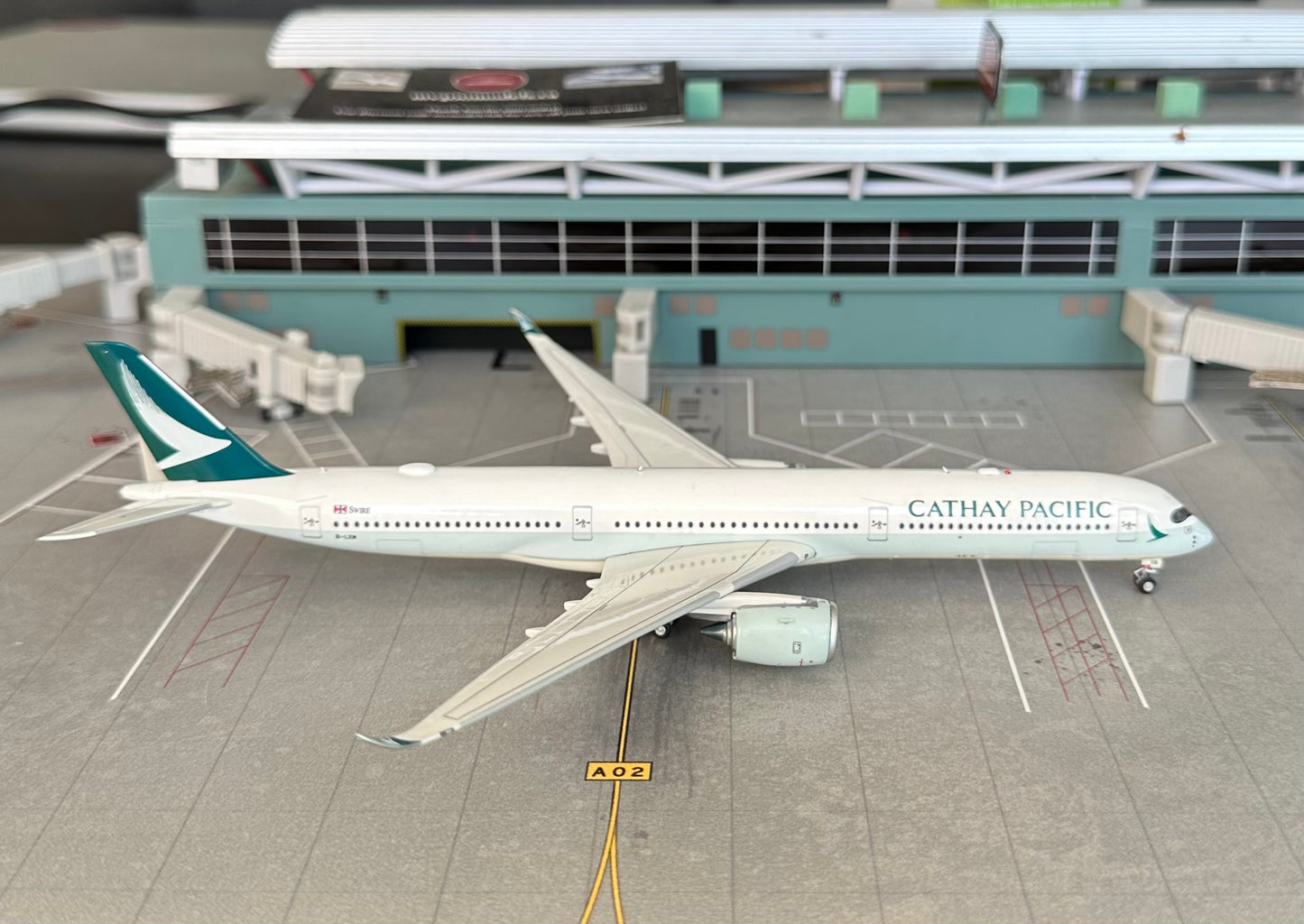 1:400 Cathay Pacific Airbus A350-1041 detachable gear Aviation 400