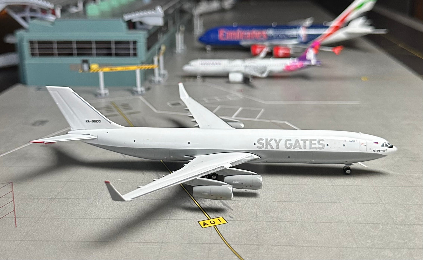 1:400 Sky Gates IL-96-400M Phoenix Models