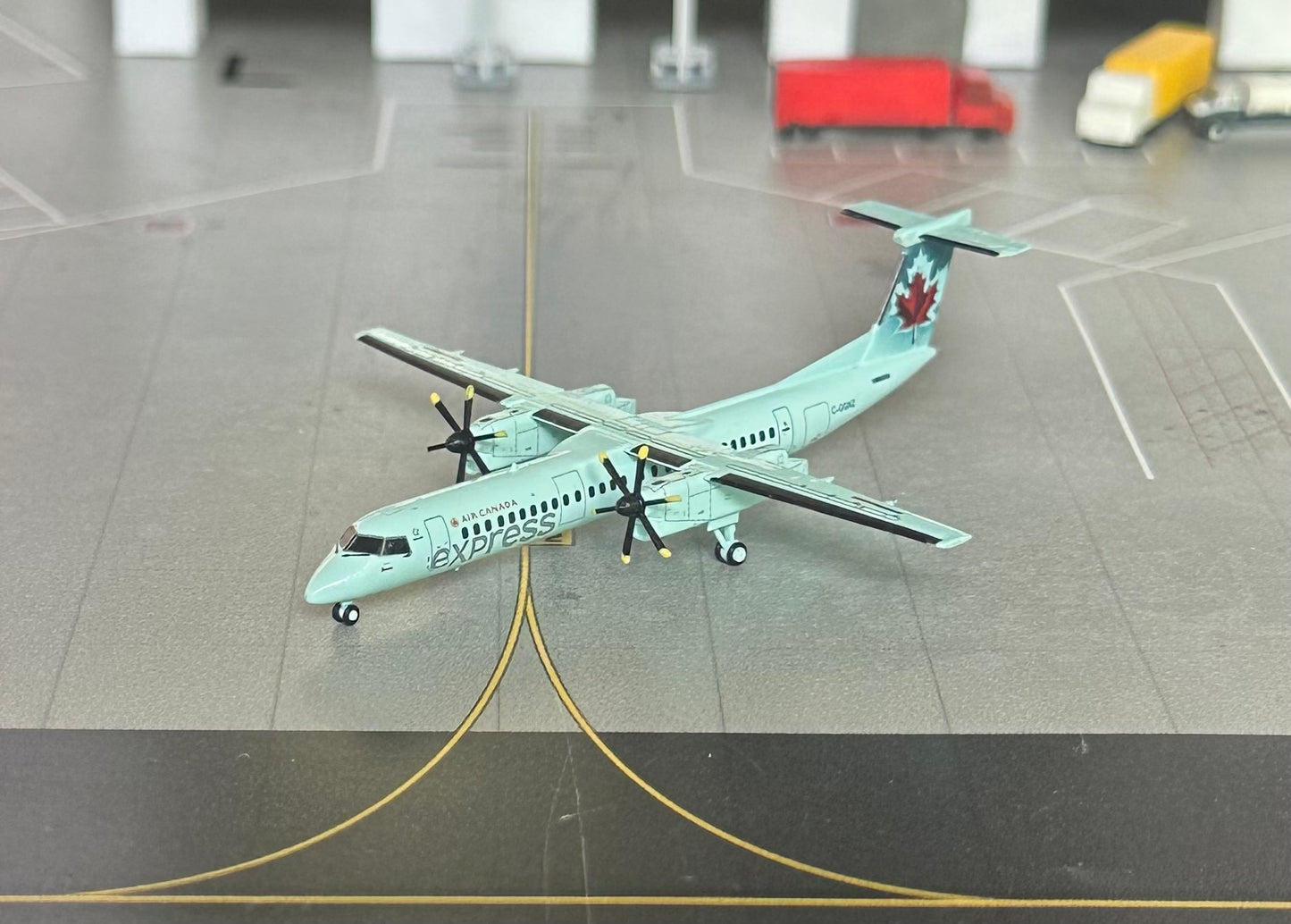 1:400 Air Canada Express Dash 8 Q400 3D Design Deck