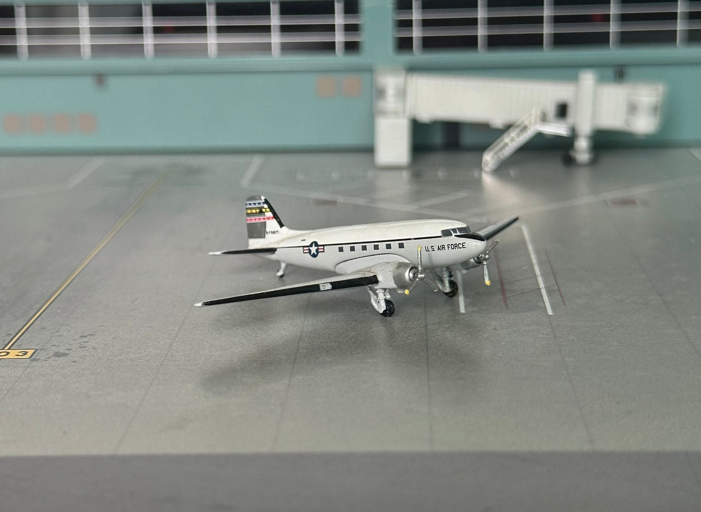 1:400 United States Air Force C-47 0-78871 Aeroclassics
