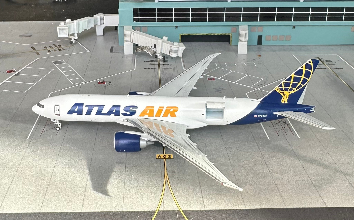 1:400 Atlas Air B777-200LRF Interactive Series* Gemini Jets Damaged Box*