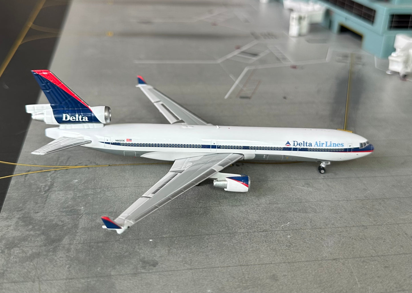 1:400 Delta Air Lines MD-11 Polished Phoenix Models