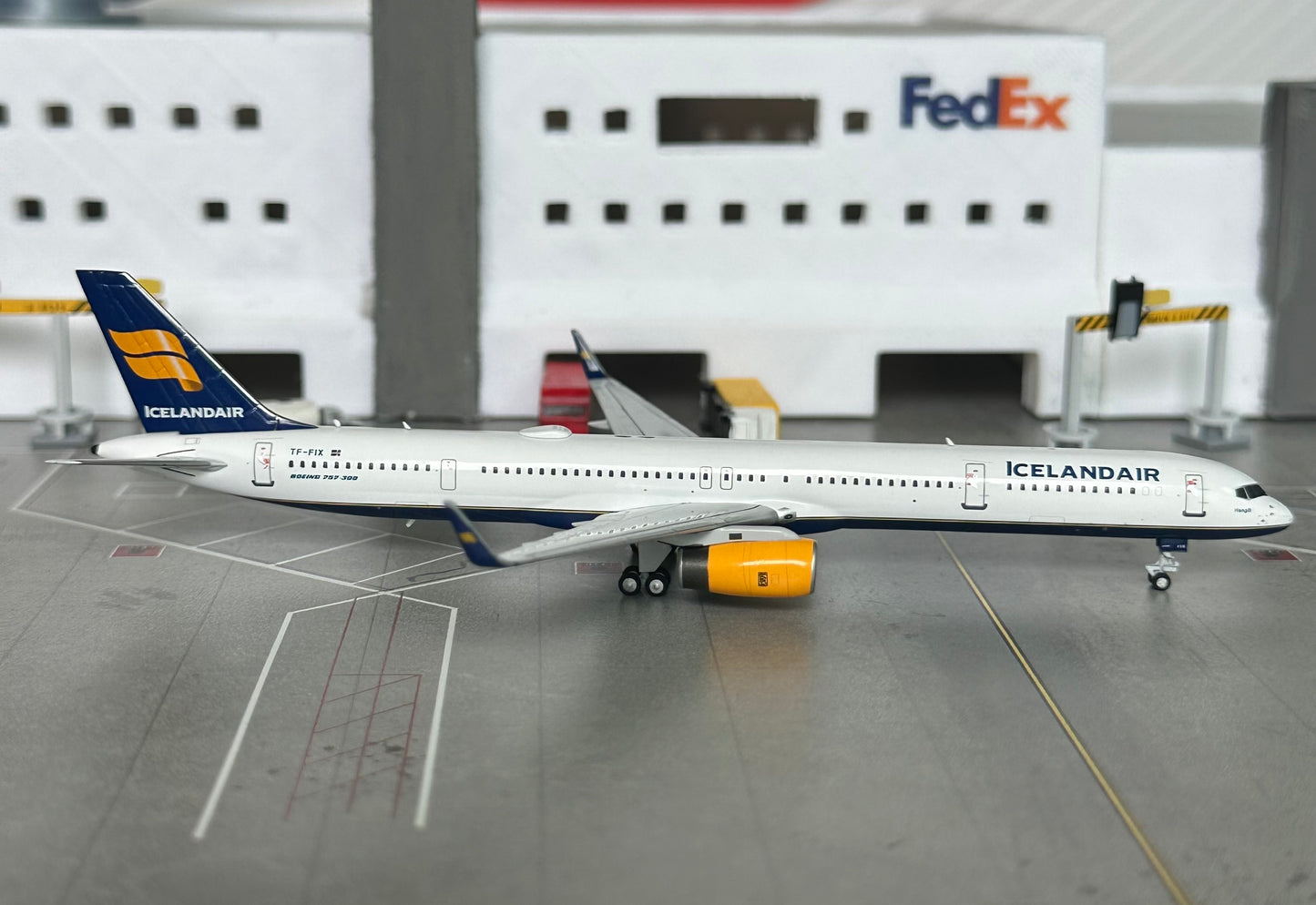 1:400 Icelandair B757-300 TF-FIX NG Models