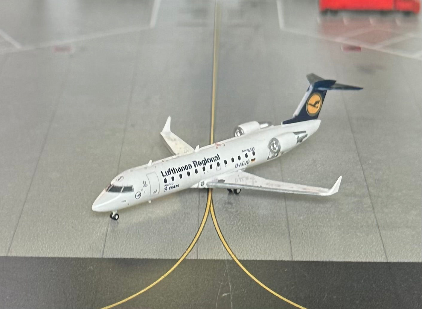 1:400 Lufthansa Regional CRJ-200 3D Design Deck