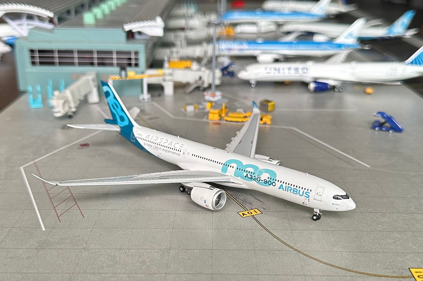 1:400 Airbus Industries Airbus A330-941 "AIRSPACE" detachable gear Aviation 400