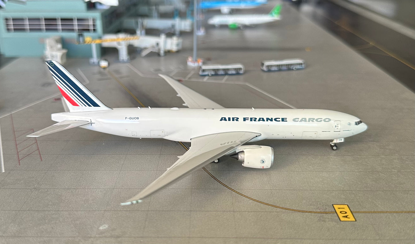 1:400 Air France B777-200F Phoenix Models