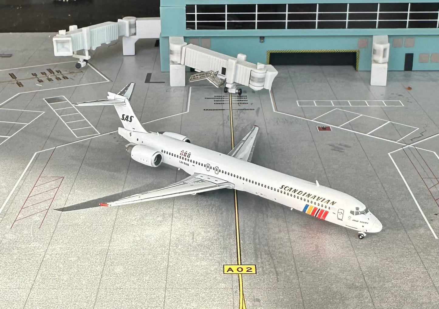 1:400 SAS Scandinavian Airlines MD-90 “OC” JC Wings