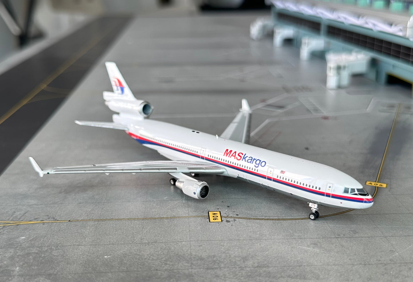 1:400 MAS Cargo Polish MD-11 Phoenix Models