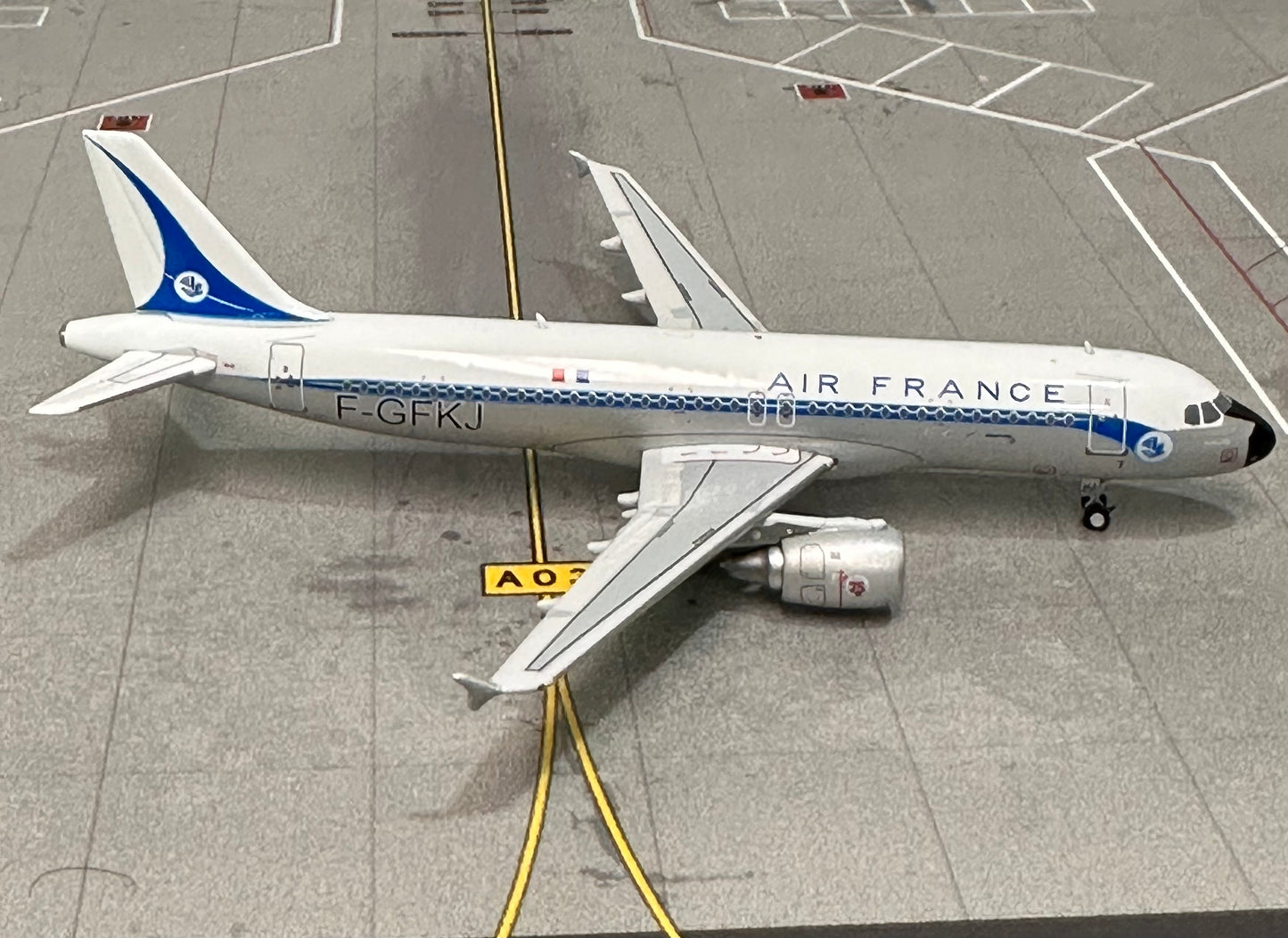 1:400 Air France A320-200 "Retro Livery Aviation 400