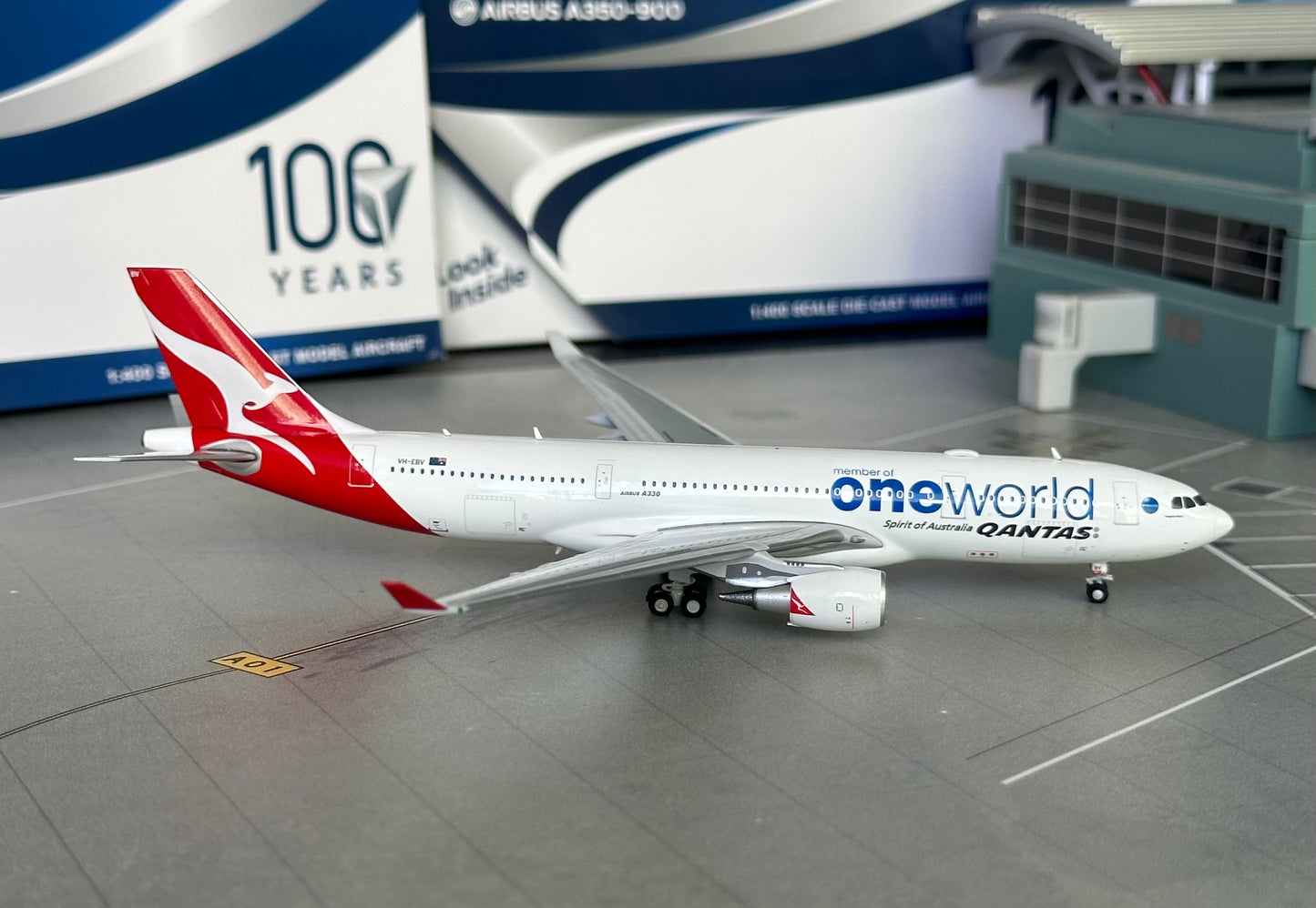 1:400 Qantas A330-200 “Oneworld” JC Wings