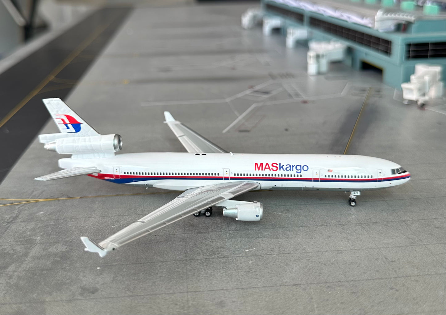 1:400 MAS Cargo Polish MD-11 Phoenix Models