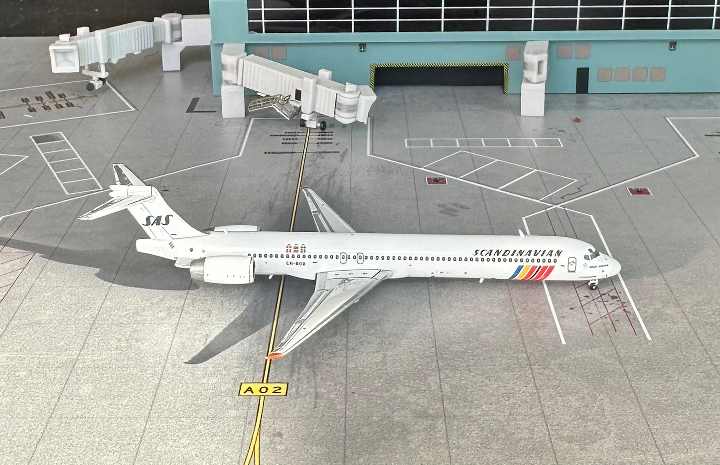 1:400 SAS Scandinavian Airlines MD-90 “OC” JC Wings