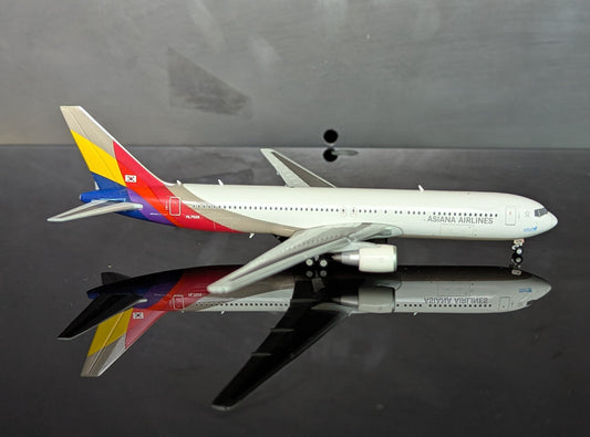 1:400 Asiana Airlines B767-300 “Last Flight” JC Wings