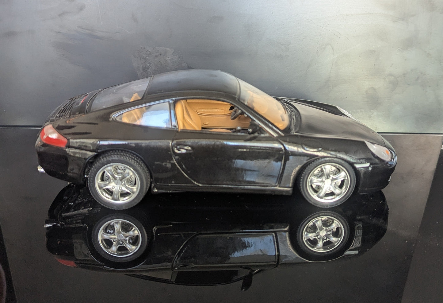 1/18 1997 Porsche Carrera 911 Burago No Box* -Diecast Model Car