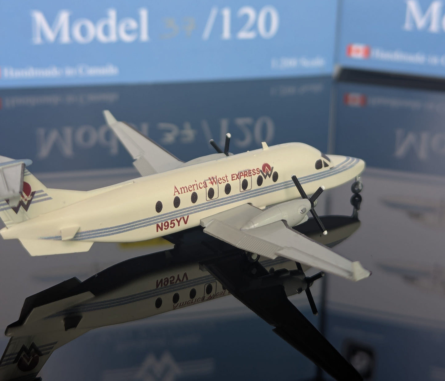 1:200 America West Express Beechcraft 1900D FLAPS DOWN* 3D Design Deck