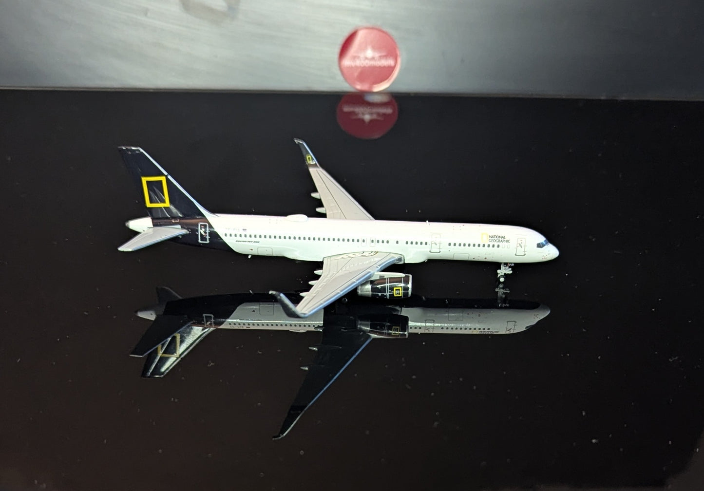 1:400 Icelandair B757-200 "National Geographic" JC Wings
