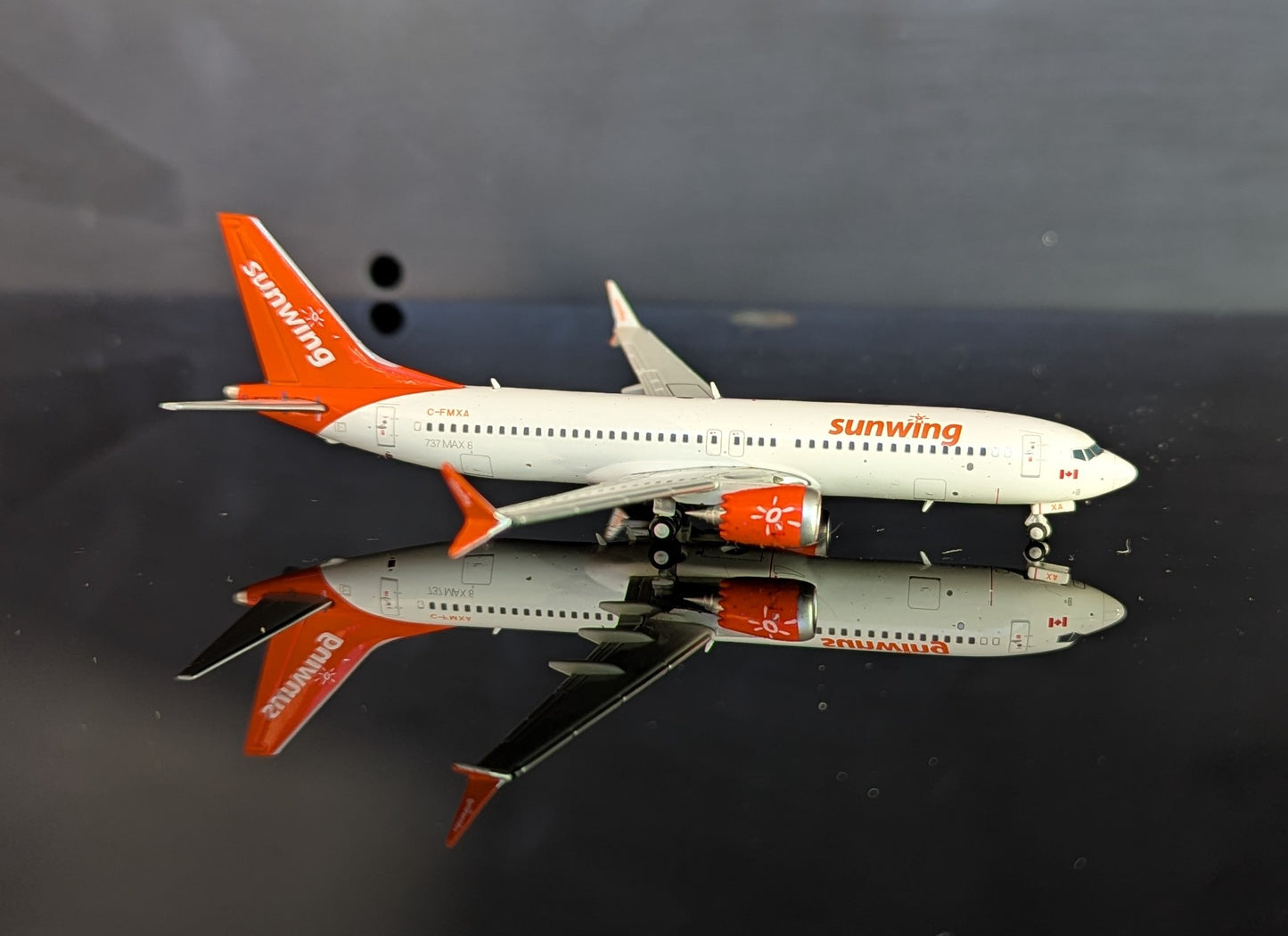 1:400 Sunwing B737 Max 8 C-FMXA JC Wings