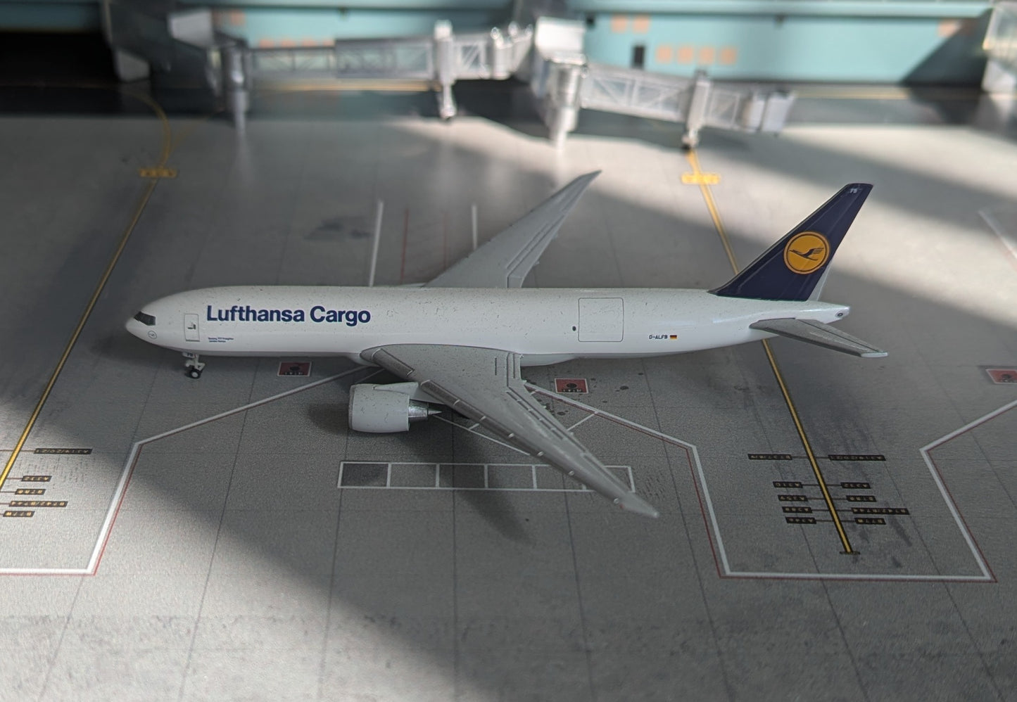 1:500 Lufthansa B777-200F "Jambo Kenya" Herpa Wings
