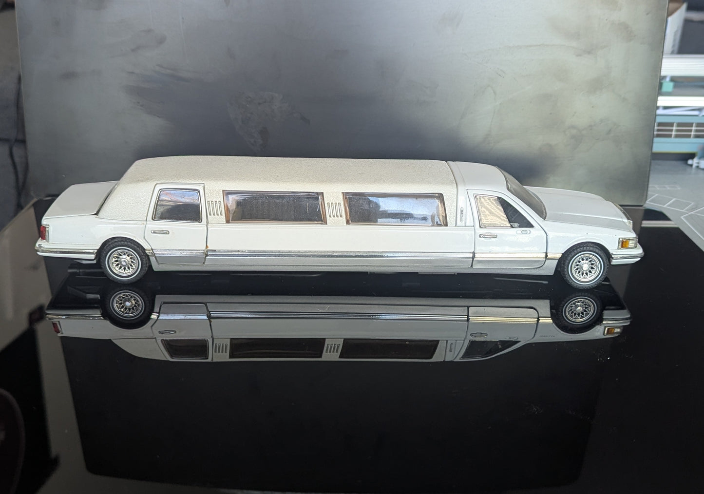 1/24 Ford Lincoln Limousine No Box*