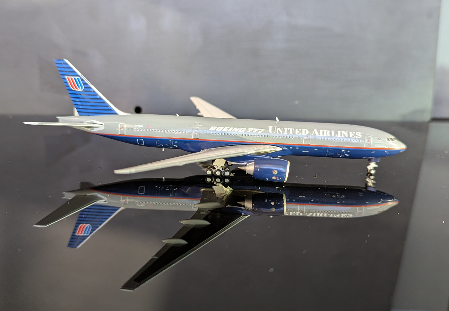 1:400 United B777-200 “Battleship Grey” JC Wings Future Release