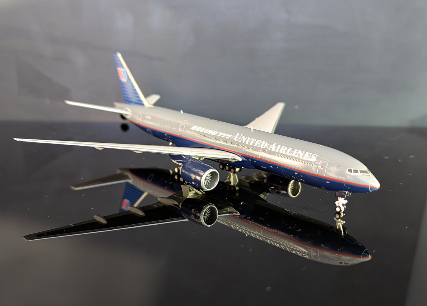 1:400 United B777-200 “Battleship Grey” JC Wings Future Release