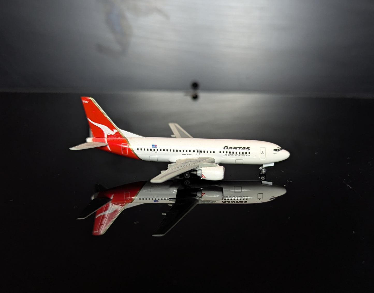 1:400 Qantas B737-300 Dragon Wings