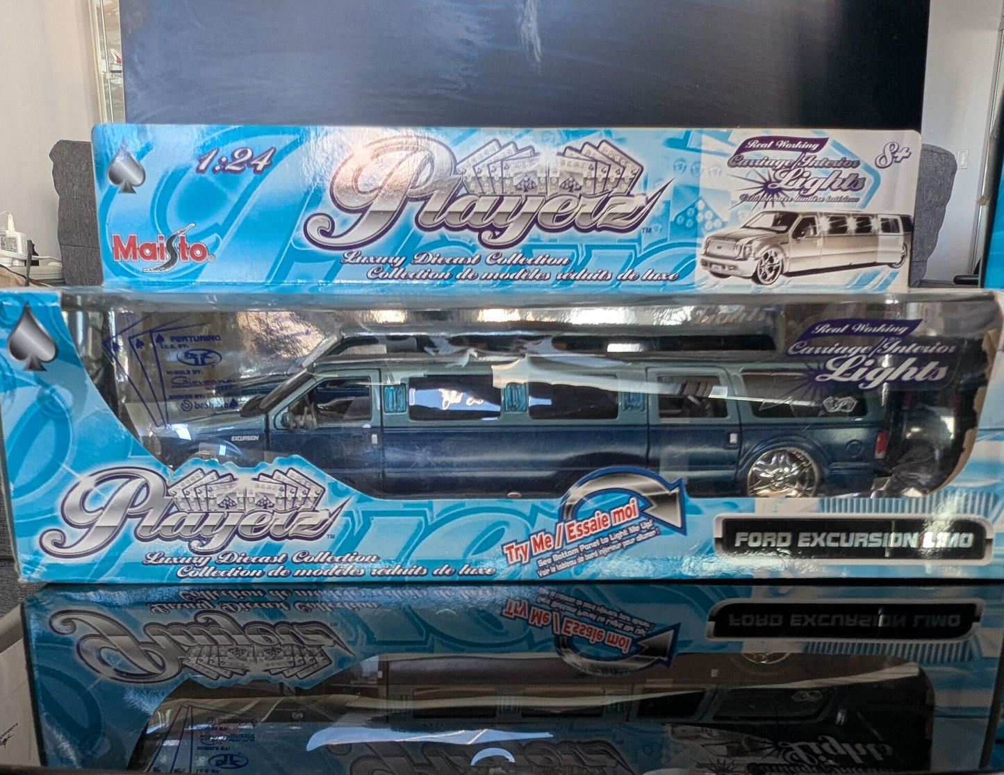 1/24 Playerz Ford Excursion Limo Blue Maisto -Diecast Model Car