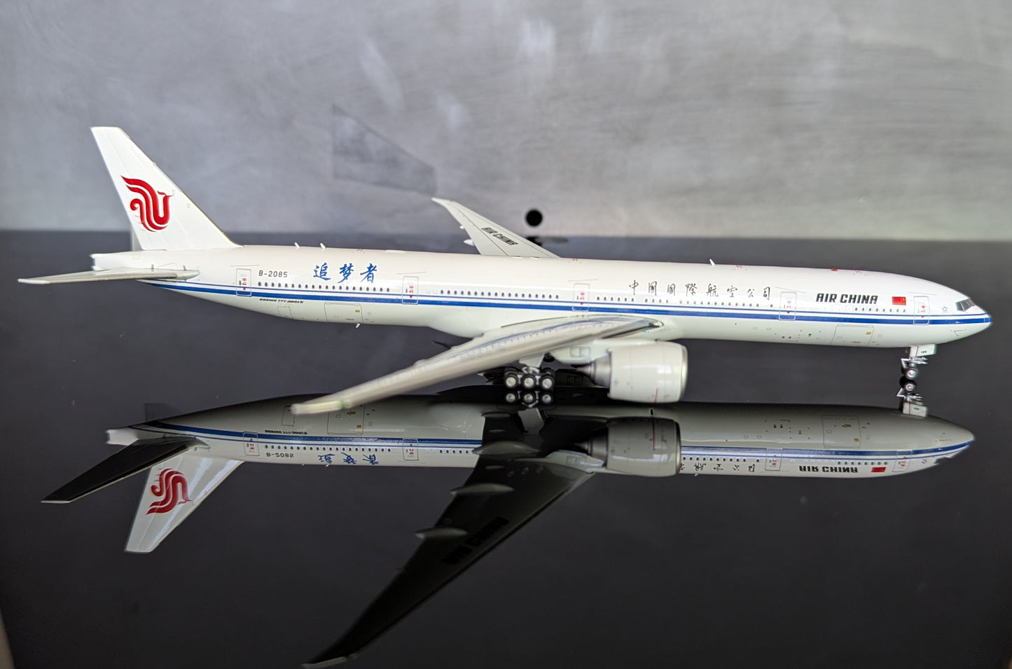 1:400 Air China B777-300ER B-1266 detachable gear Aviation 400