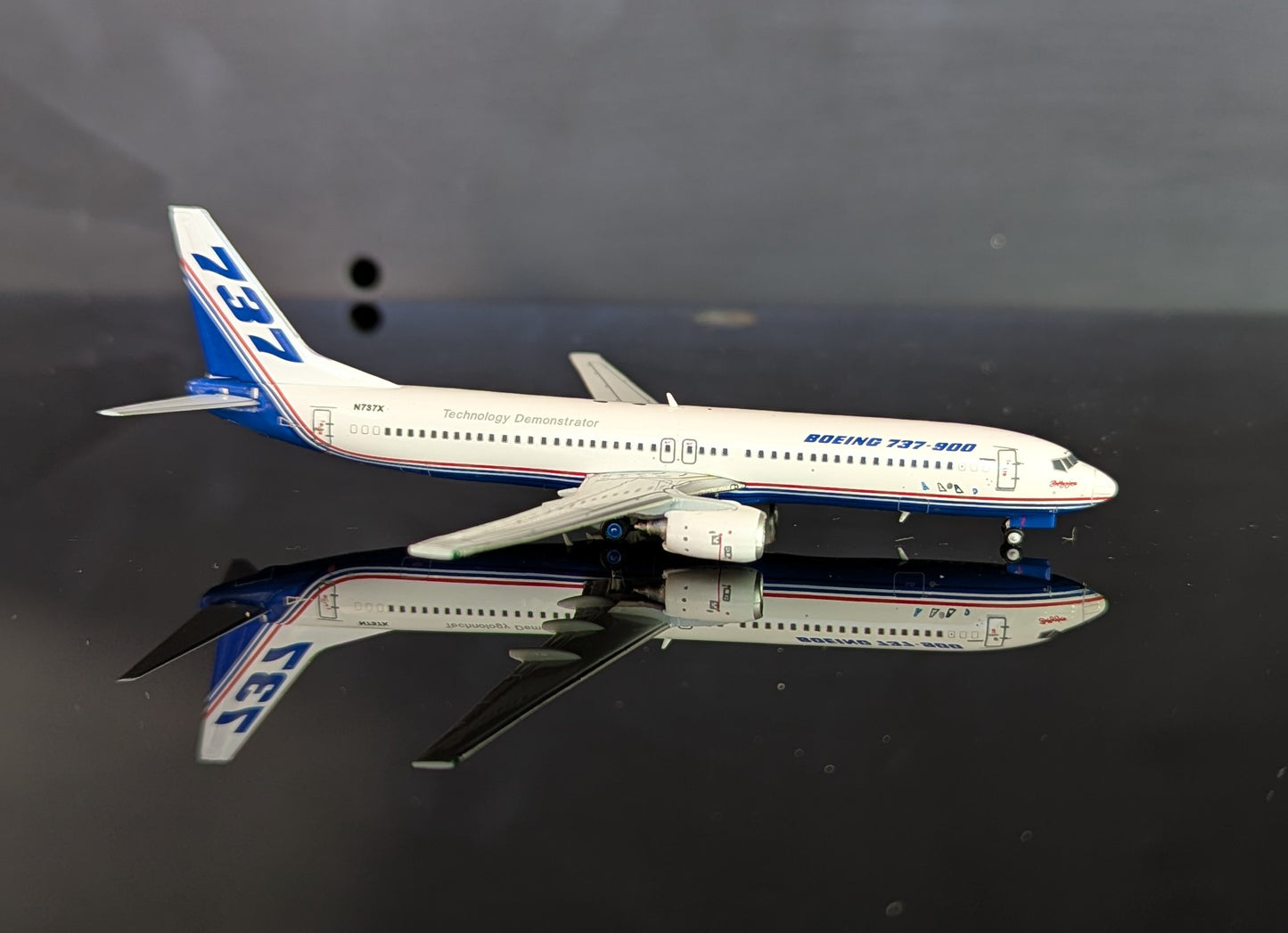 1:400 Boeing Corporation B737-900 “Technology Demonstrator” JC Wings