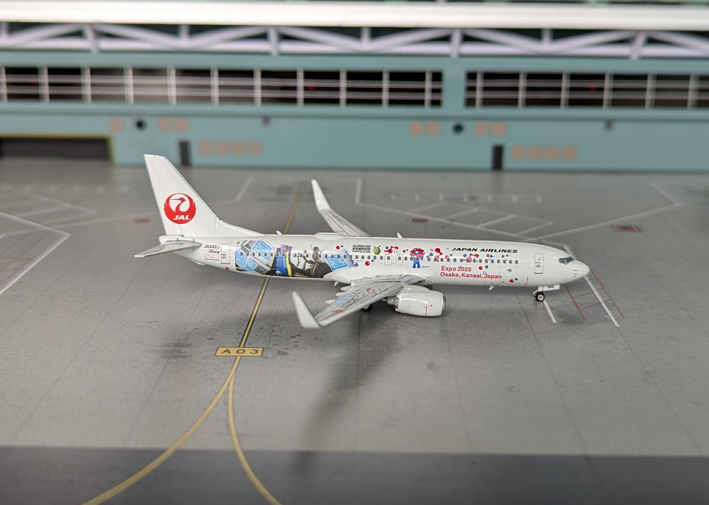 1:400 Japan Airlines B737-800 “Gundam” Phoenix Models