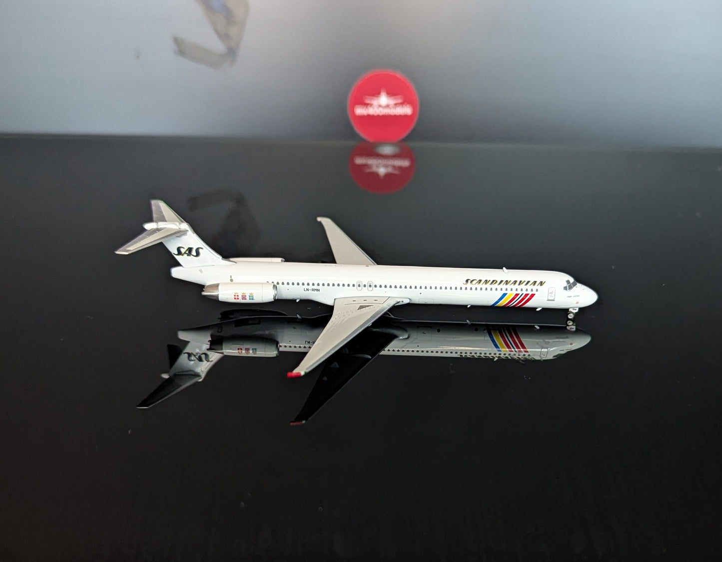 1:400 SAS Scandinavian MD-82 Phoenix Models