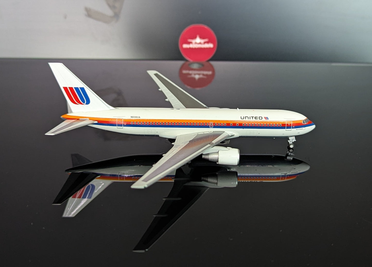 1:400 United Airlines B767-200 N606UA V1:400 Models