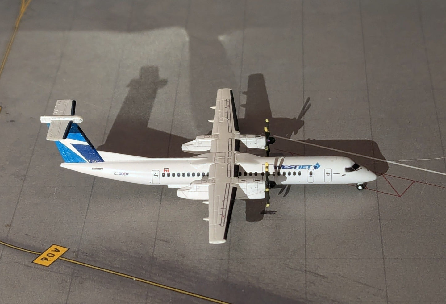1:400 WestJet Encore Dash 8 Q400 3D Design Deck