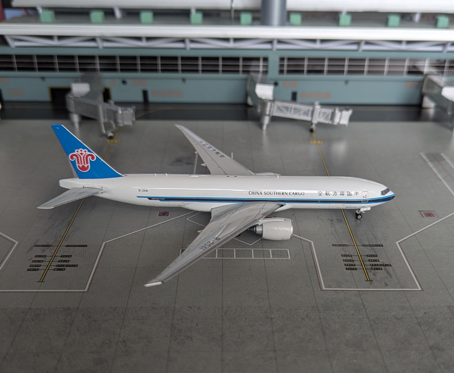1:400 China Southern Cargo B777-200F Phoenix Models