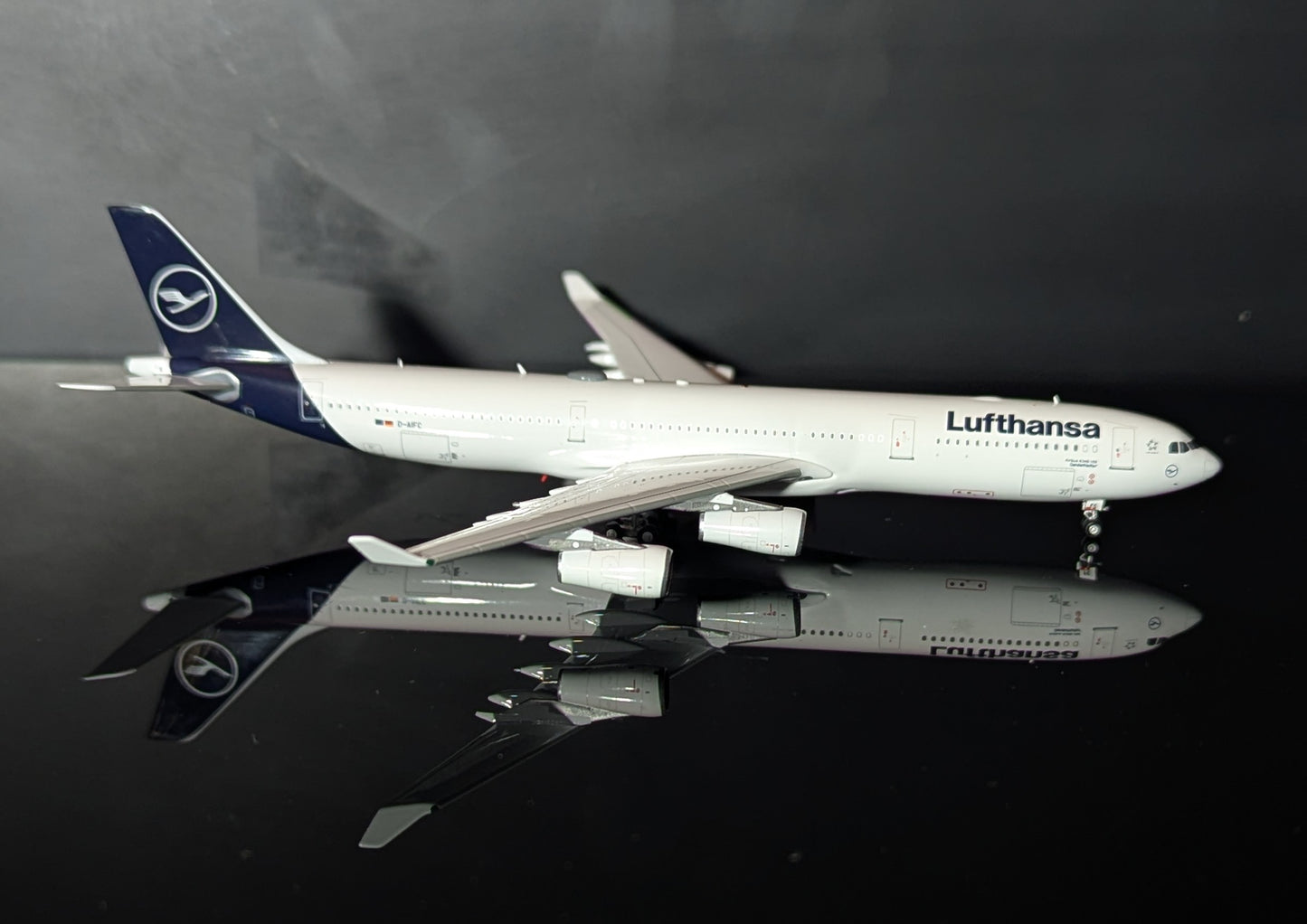 1:400 Lufthansa A340-300 Aviation 400