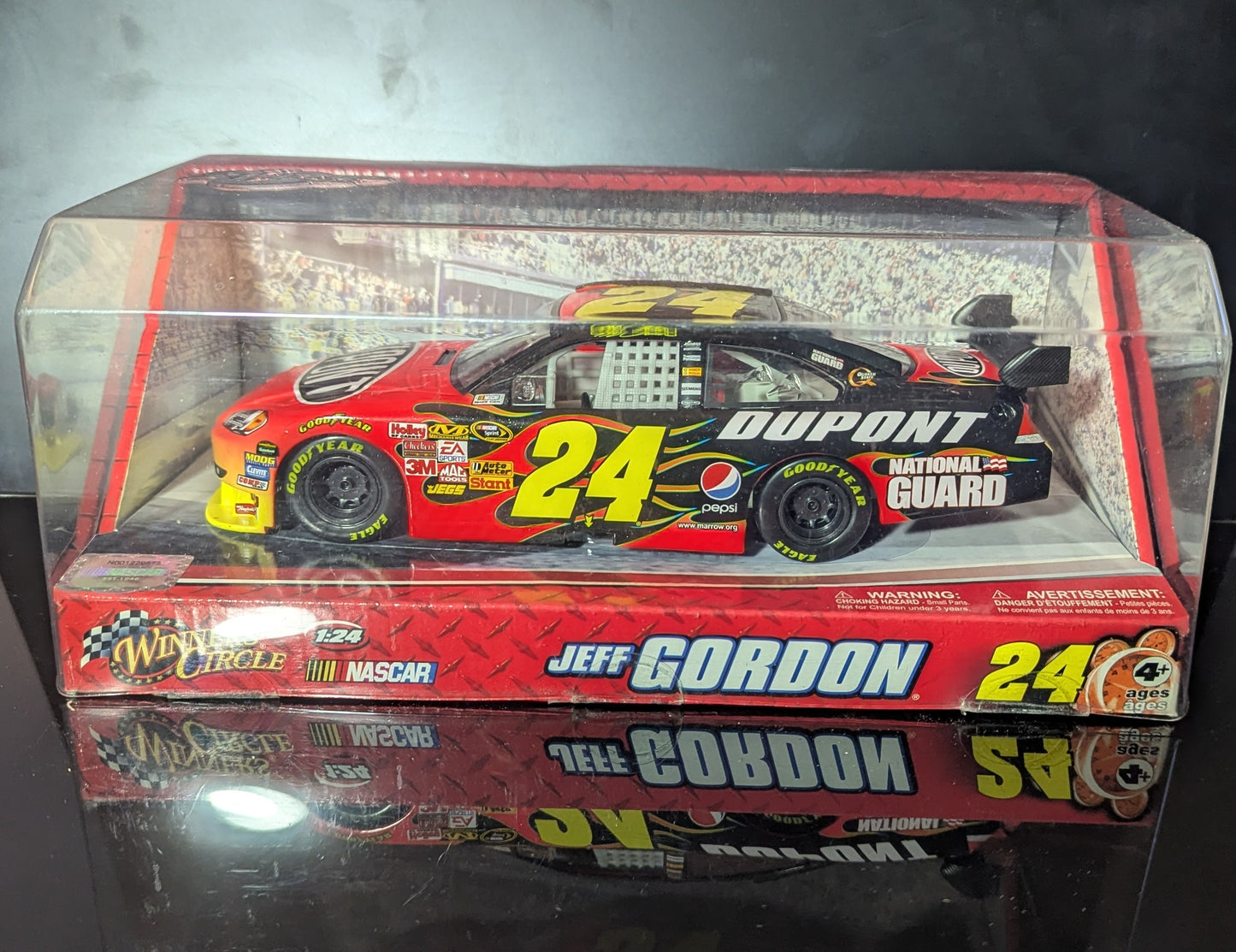 1/24 NasCar #24 Jeff Gordon Dupont Winner's Circle Models -Diecast Model Car