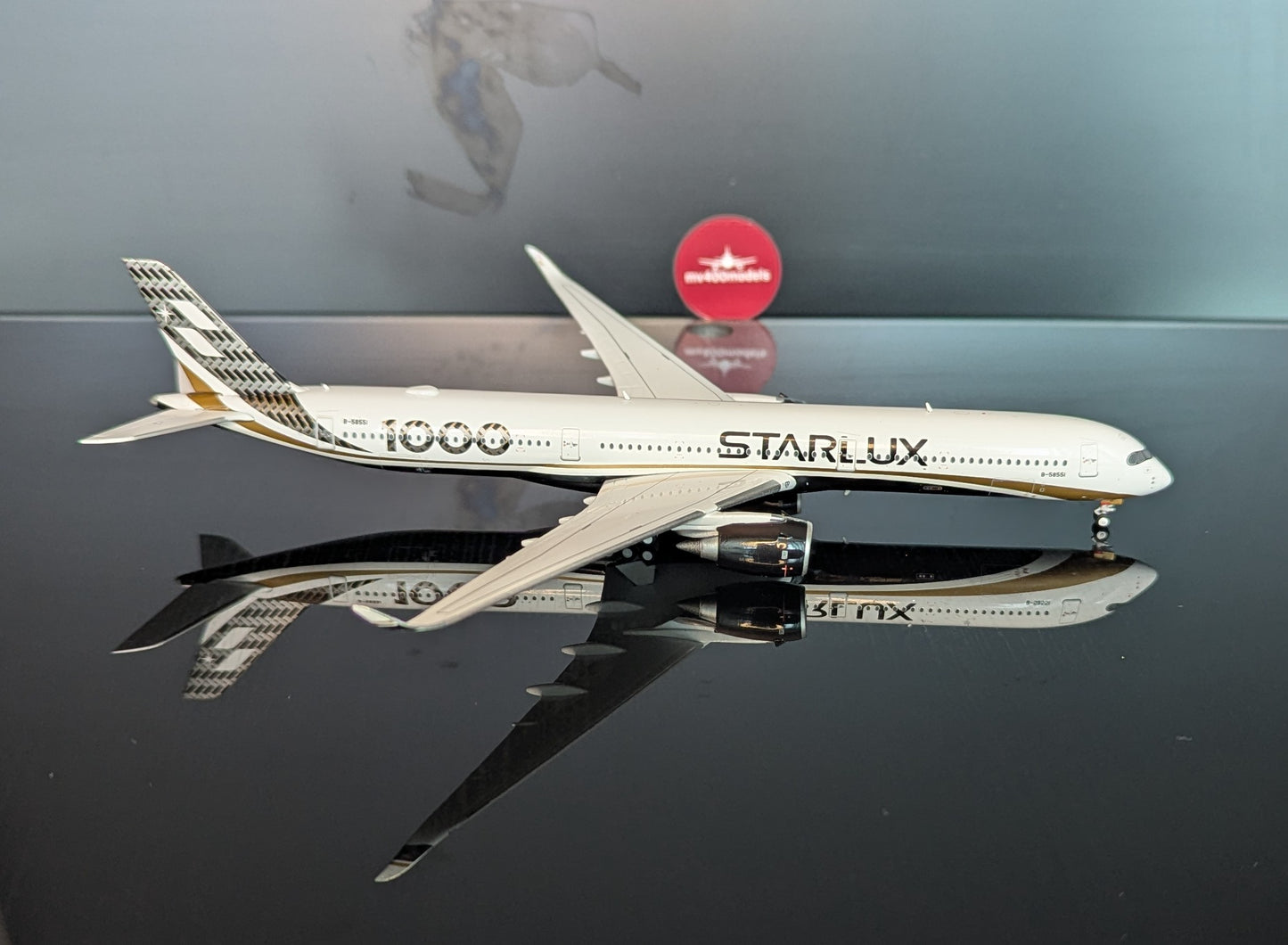 1:400 Starlux A350-1000 “Carbon Fiber” JC Wings