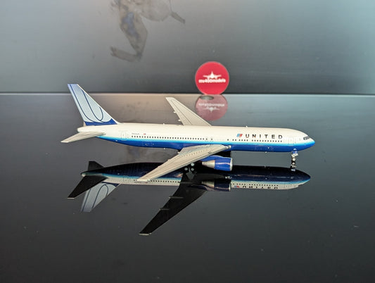 1:400 United Airlines B767-300ER "Blue Tulip" C Model