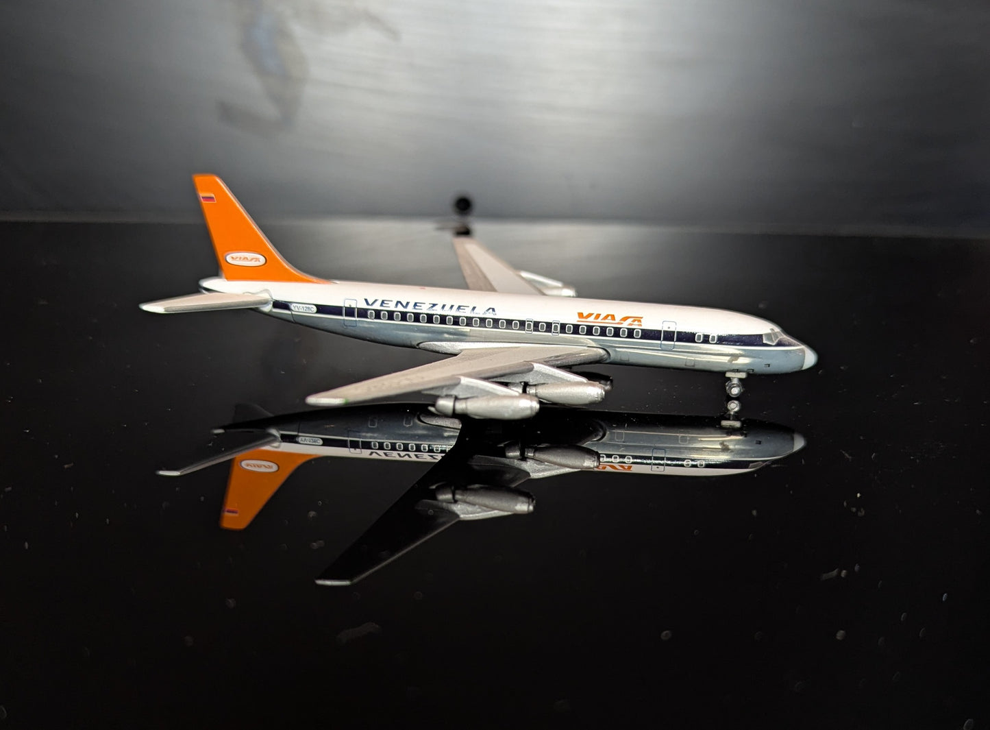 1:400 VIASA DC-8-32 Gemini Jets