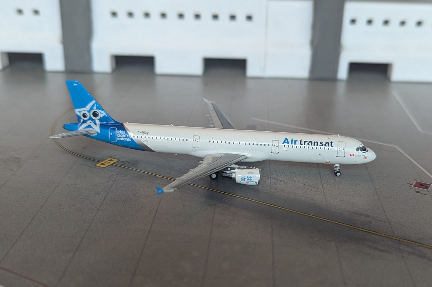 1:400 Air Transat A321-200 "Kids Club" NG Models