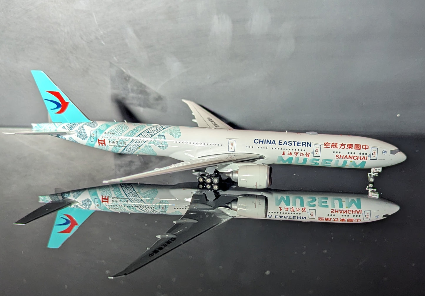 1:400 China Eastern B777-300ER “Shanghai Museum” Aviation 400