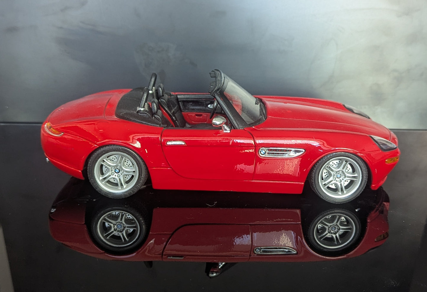 1/18 BMW Z8 Burago No Box* -Diecast Model Car