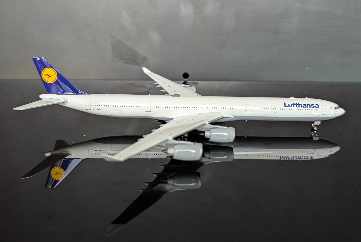 1:400 Lufthansa A340-600 Phoenix Models