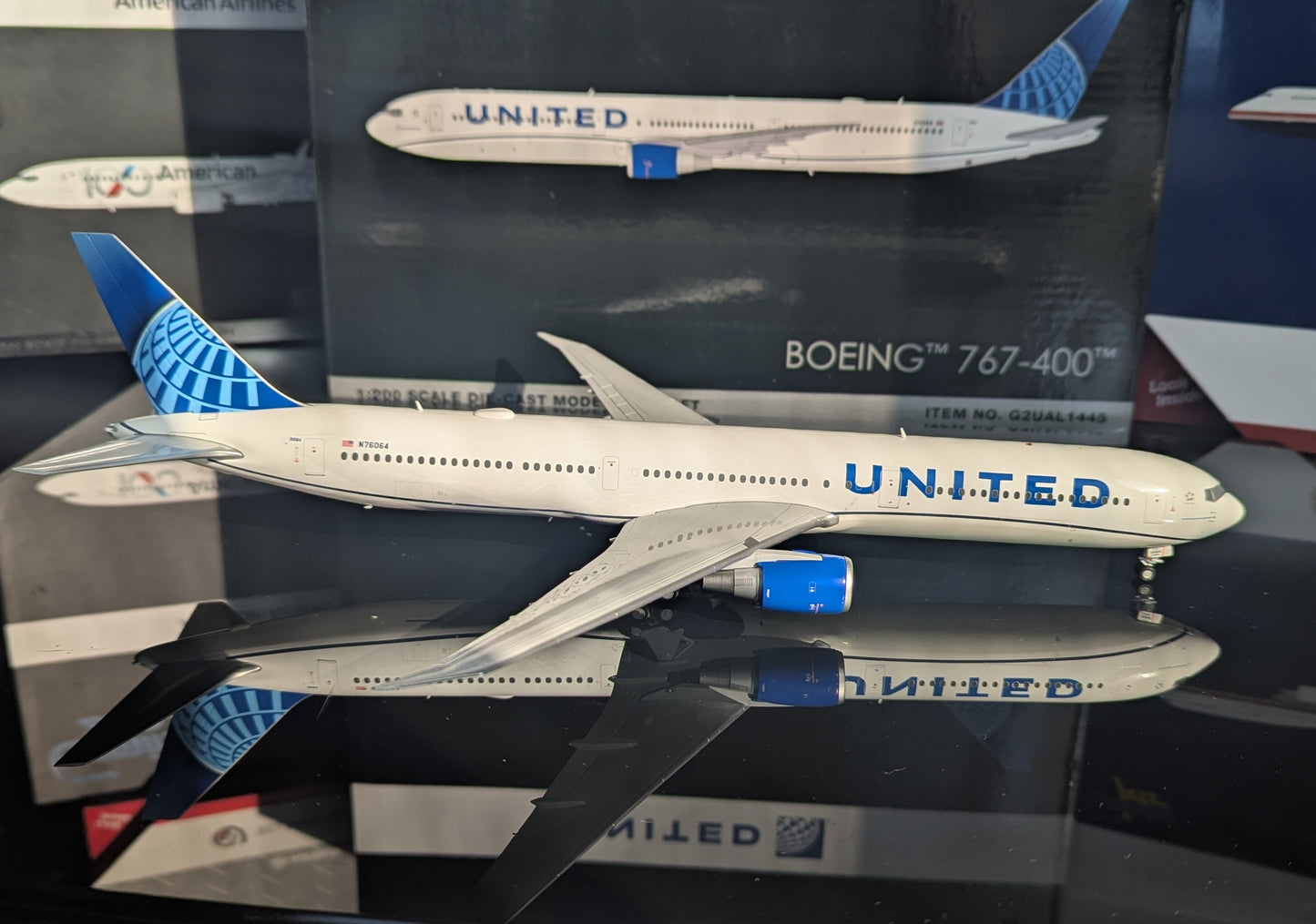 1:200 United Airlines B767-400ER Gemini200